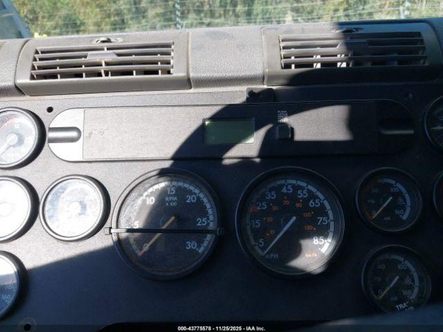 Freightliner Cascadia 125 Image 10