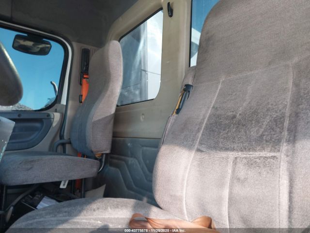 Freightliner Cascadia 125 Image 8