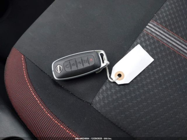 Nissan Versa 1.6 Sr Image 14