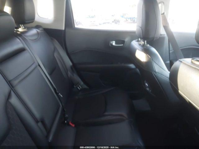 Jeep Compass Latitude Fwd Image 16